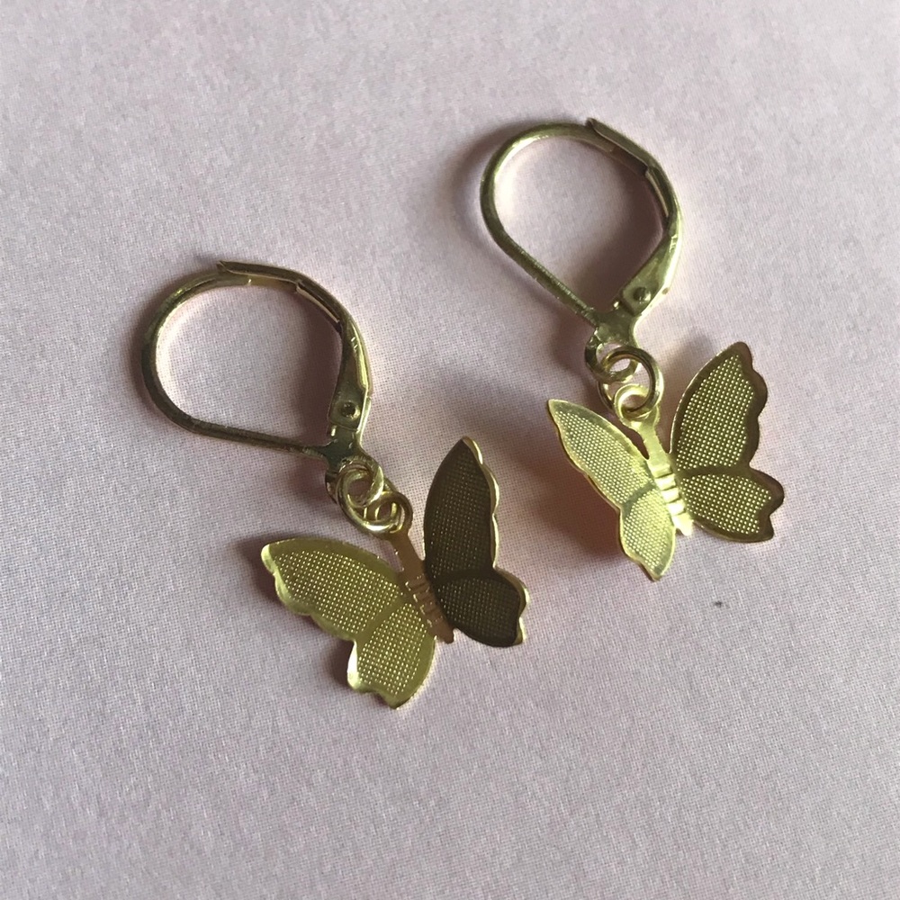 Gold butterfly earrings 💛